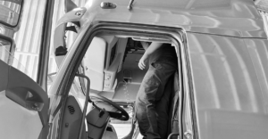 Réparation phares au garage poids lourds Green Flag Services
