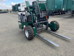 Location de chariot élévateur embarqué Manitou levage 2T500 chez Green Flag Services