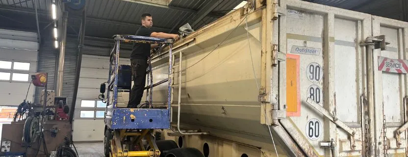 Remplacement câble anti-tempête et bâche d'un camion benne TP
